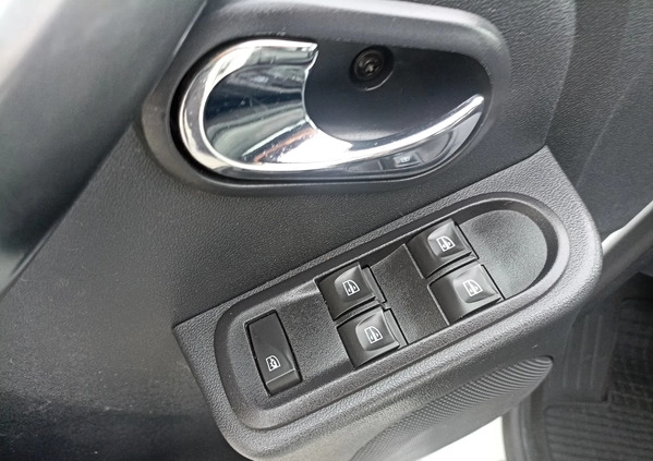 Dacia Duster cena 35500 przebieg: 102000, rok produkcji 2016 z Stronie Śląskie małe 154